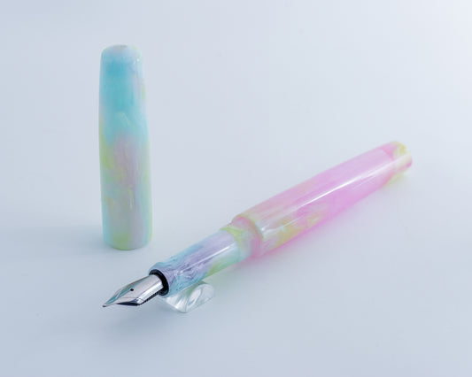 Primary Piece - "Derby Days" | Handmade Clipless Resin Fountain Pen