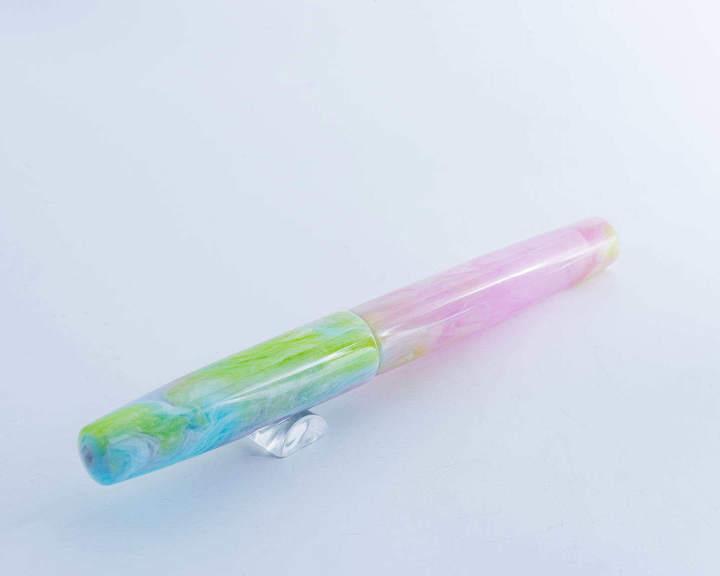 Primary Piece - "Derby Days" | Handmade Clipless Resin Fountain Pen