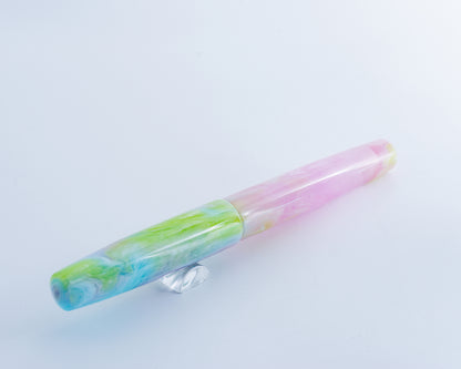 Primary Piece - "Derby Days" | Handmade Clipless Resin Fountain Pen
